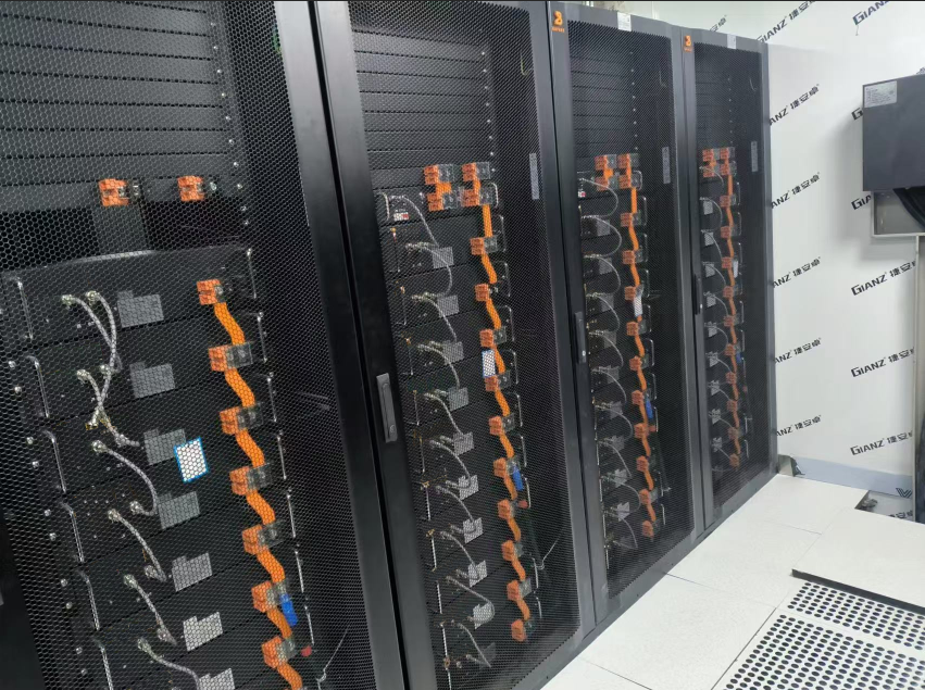 تطبيق مجموعة بطارية ليثيوم أيون احتياطية للطاقة UPS 409.6 فولت 512 فولت2