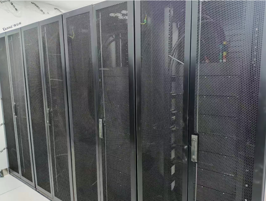 تطبيق مجموعة بطاريات ليثيوم أيون الاحتياطية للطاقة UPS 409.6V 512V