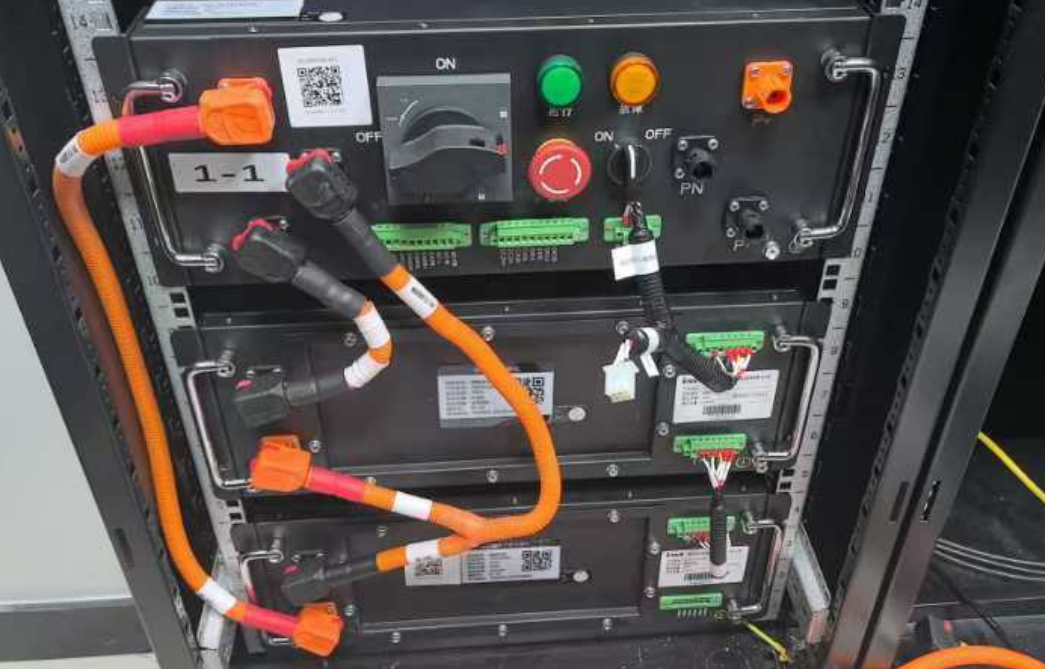 192V 384V UPS تطبيق الطاقة الاحتياطية بطارية ليثيوم أيون العنقودية4