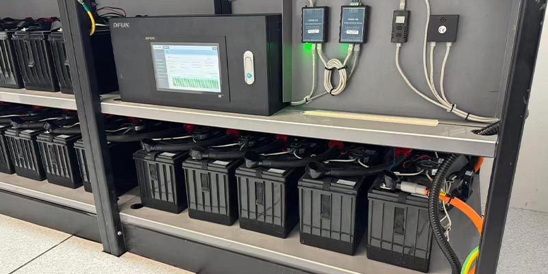 DFUN تم تثبيت مستشعر خلية البطارية PBAT61 على بطارية VRLA